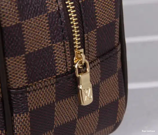Rep ladies VUITTON LOUIS BAG TOILETRY 0605